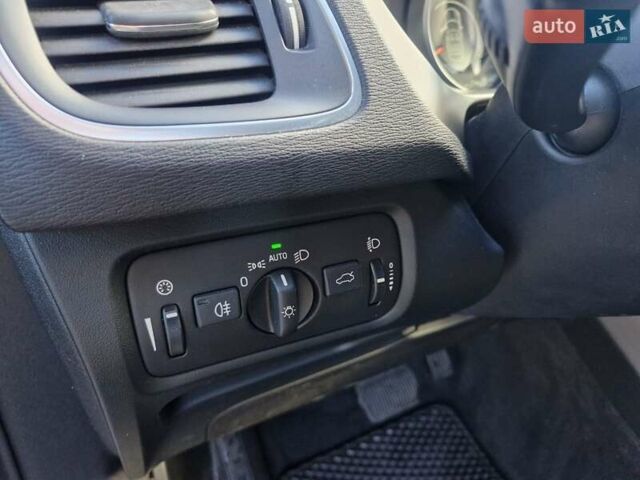 Вольво В40 2014 в Николаеве на Automoto.ua Серый Вольво В40, объемом двигателя 1.6 л и пробегом 142 тыс. км за 12699 $, фото 14 на Automoto.ua