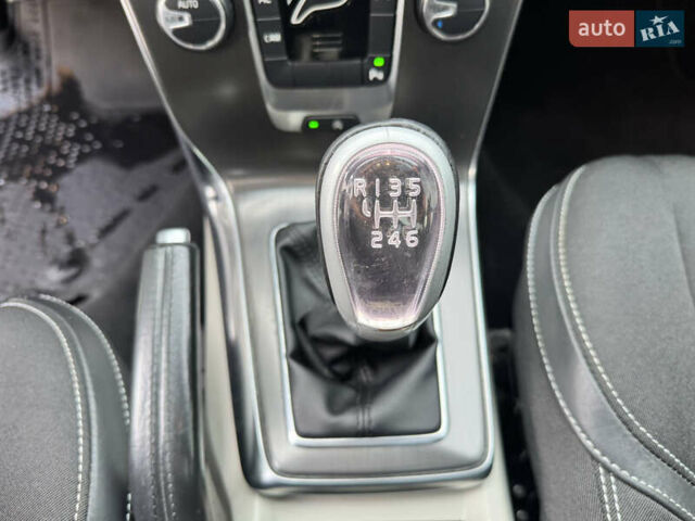 Серый Вольво В40, объемом двигателя 1.6 л и пробегом 220 тыс. км за 9950 $, фото 40 на Automoto.ua