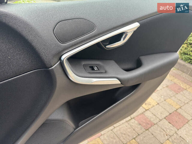 Сірий Вольво V40, об'ємом двигуна 1.6 л та пробігом 228 тис. км за 10990 $, фото 78 на Automoto.ua