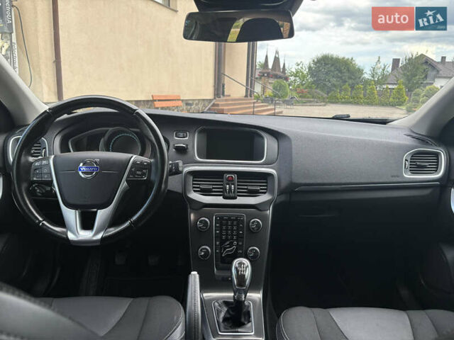 Сірий Вольво V40, об'ємом двигуна 1.6 л та пробігом 228 тис. км за 10990 $, фото 4 на Automoto.ua