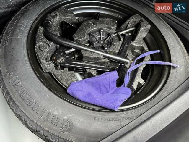 Серый Вольво В40, объемом двигателя 1.56 л и пробегом 209 тыс. км за 11750 $, фото 184 на Automoto.ua