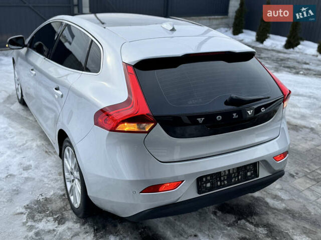 Серый Вольво В40, объемом двигателя 1.6 л и пробегом 220 тыс. км за 9950 $, фото 10 на Automoto.ua