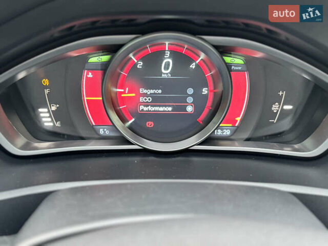 Серый Вольво В40, объемом двигателя 1.6 л и пробегом 220 тыс. км за 9950 $, фото 25 на Automoto.ua