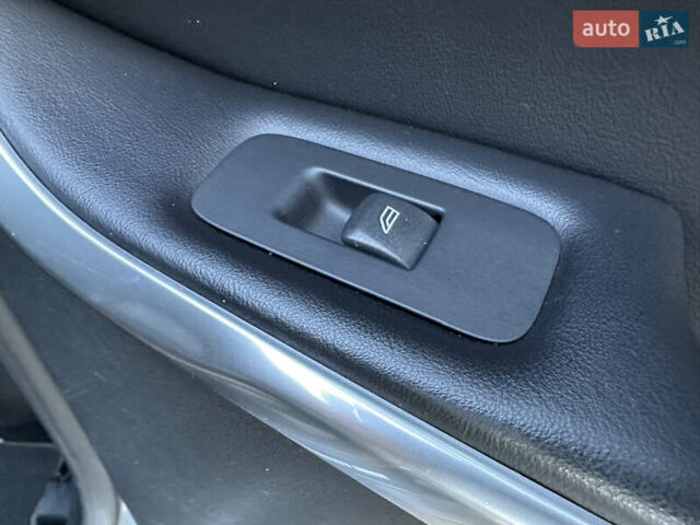 Сірий Вольво V40, об'ємом двигуна 1.56 л та пробігом 192 тис. км за 11250 $, фото 137 на Automoto.ua