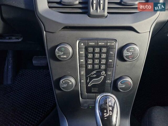Вольво В40 2014 в Николаеве на Automoto.ua Серый Вольво В40, объемом двигателя 1.6 л и пробегом 142 тыс. км за 12699 $, фото 26 на Automoto.ua