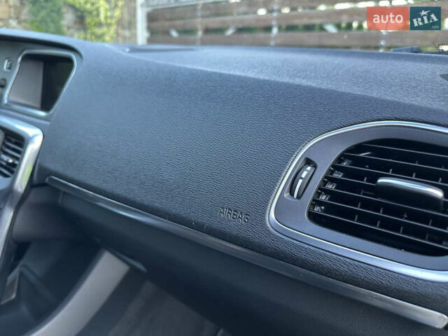 Сірий Вольво V40, об'ємом двигуна 1.56 л та пробігом 192 тис. км за 11250 $, фото 120 на Automoto.ua