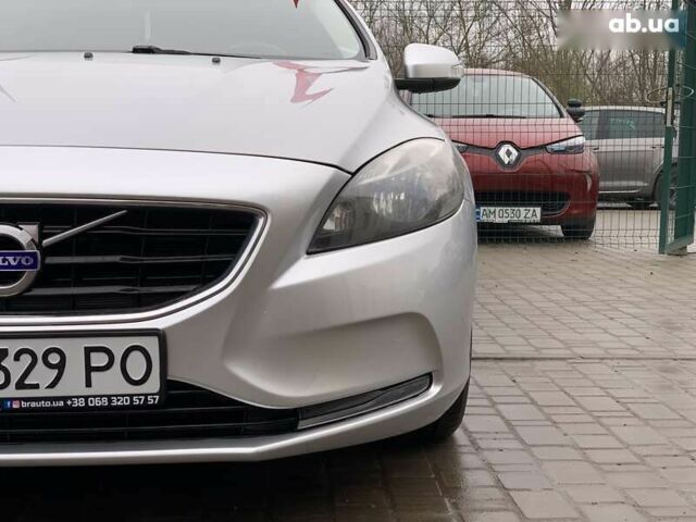 Серый Вольво В40, объемом двигателя 1.6 л и пробегом 272 тыс. км за 10000 $, фото 9 на Automoto.ua