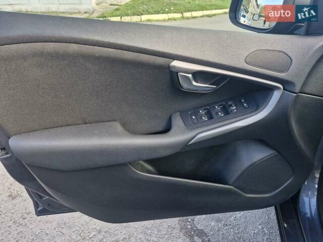 Вольво В40 2014 в Николаеве на Automoto.ua Серый Вольво В40, объемом двигателя 1.6 л и пробегом 142 тыс. км за 12699 $, фото 11 на Automoto.ua