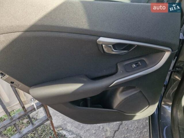 Вольво В40 2014 в Николаеве на Automoto.ua Серый Вольво В40, объемом двигателя 1.6 л и пробегом 142 тыс. км за 12699 $, фото 13 на Automoto.ua