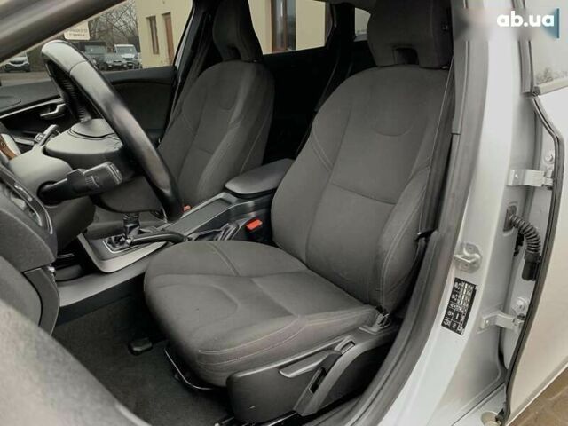 Серый Вольво В40, объемом двигателя 1.6 л и пробегом 272 тыс. км за 10000 $, фото 25 на Automoto.ua