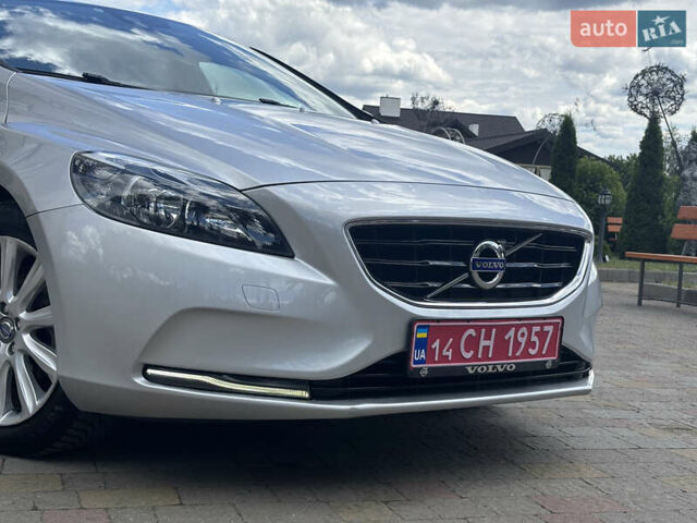 Сірий Вольво V40, об'ємом двигуна 1.6 л та пробігом 228 тис. км за 10990 $, фото 26 на Automoto.ua