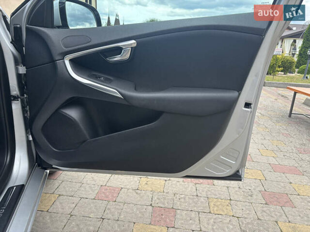 Сірий Вольво V40, об'ємом двигуна 1.6 л та пробігом 228 тис. км за 10990 $, фото 152 на Automoto.ua
