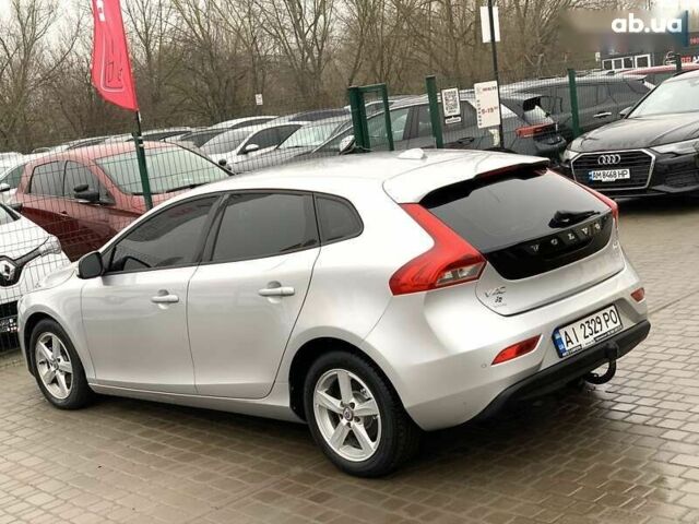 Серый Вольво В40, объемом двигателя 1.6 л и пробегом 272 тыс. км за 10000 $, фото 18 на Automoto.ua