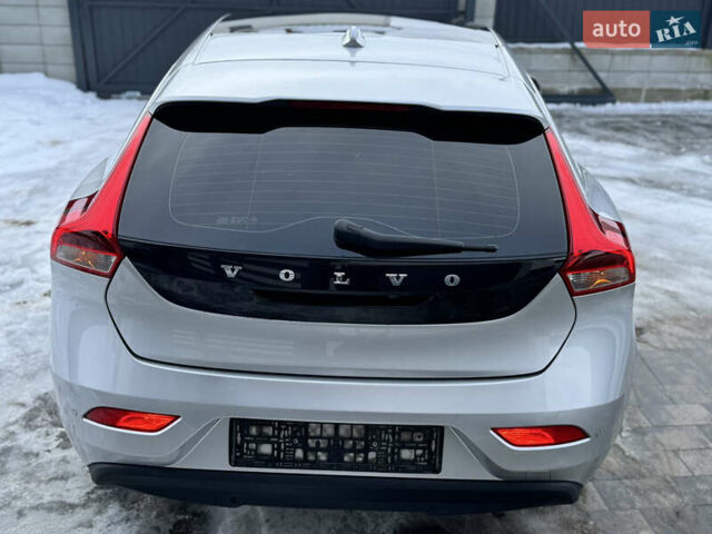 Серый Вольво В40, объемом двигателя 1.6 л и пробегом 220 тыс. км за 9950 $, фото 11 на Automoto.ua