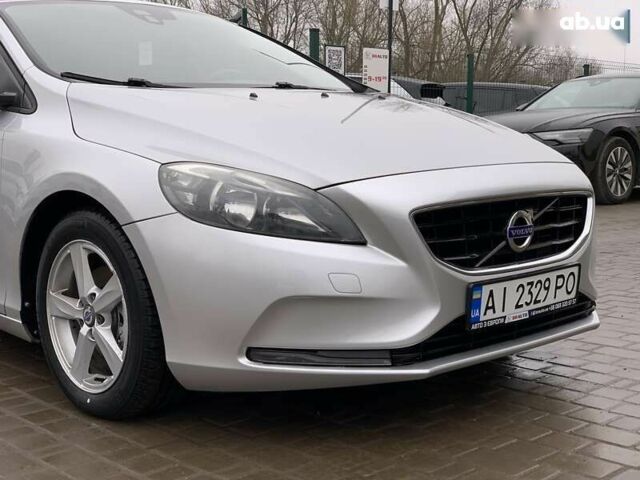 Серый Вольво В40, объемом двигателя 1.6 л и пробегом 272 тыс. км за 10000 $, фото 7 на Automoto.ua