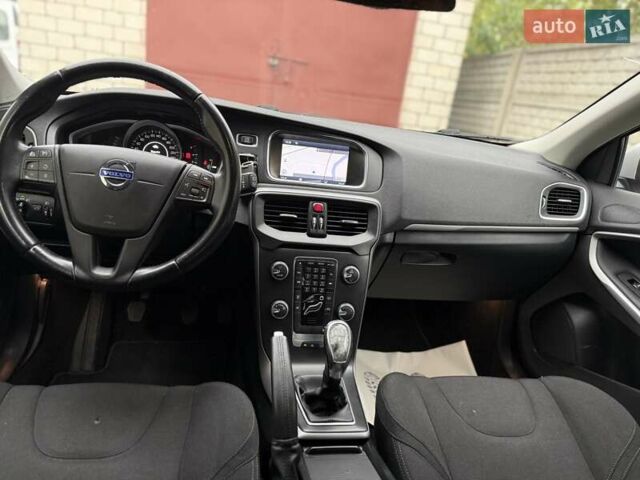 Вольво В40 2014 в Луцке на Automoto.ua Серый Вольво В40, объемом двигателя 1.56 л и пробегом 230 тыс. км за 10900 $, фото 13 на Automoto.ua