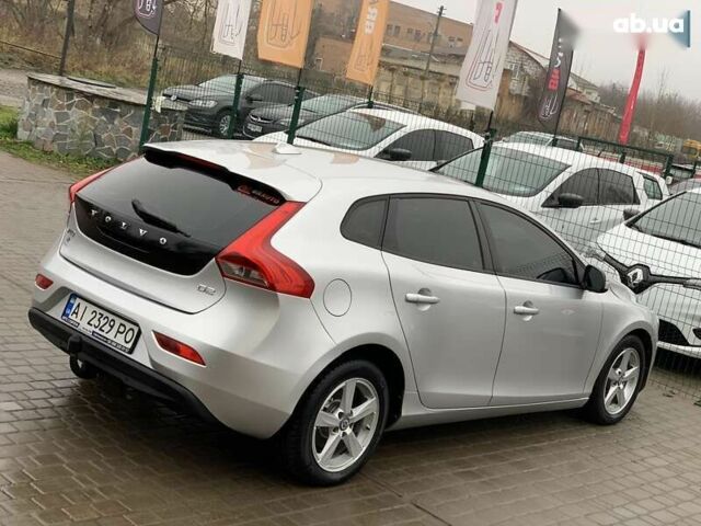 Серый Вольво В40, объемом двигателя 1.6 л и пробегом 272 тыс. км за 10000 $, фото 14 на Automoto.ua