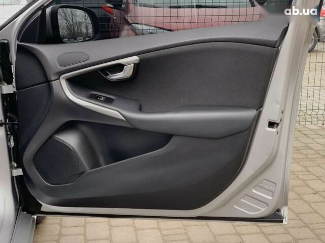 Серый Вольво В40, объемом двигателя 1.6 л и пробегом 272 тыс. км за 10000 $, фото 29 на Automoto.ua