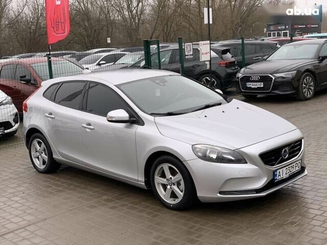 Серый Вольво В40, объемом двигателя 1.6 л и пробегом 272 тыс. км за 10000 $, фото 5 на Automoto.ua