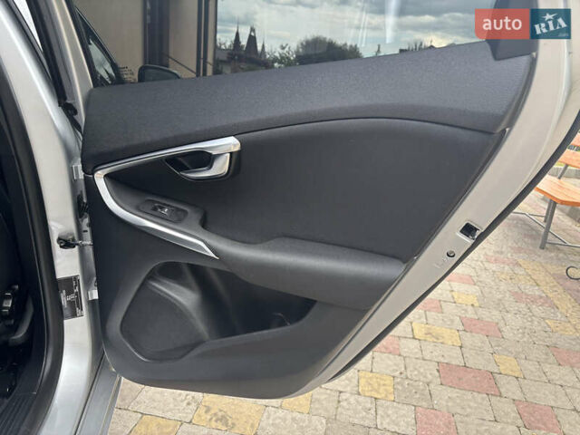 Сірий Вольво V40, об'ємом двигуна 1.6 л та пробігом 228 тис. км за 10990 $, фото 135 на Automoto.ua