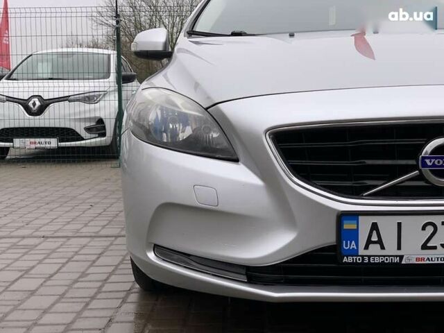 Серый Вольво В40, объемом двигателя 1.6 л и пробегом 272 тыс. км за 10000 $, фото 8 на Automoto.ua