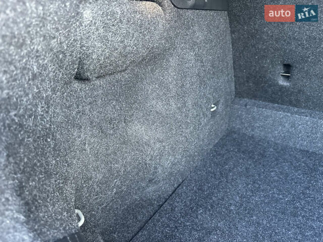 Сірий Вольво V40, об'ємом двигуна 1.56 л та пробігом 192 тис. км за 11250 $, фото 153 на Automoto.ua