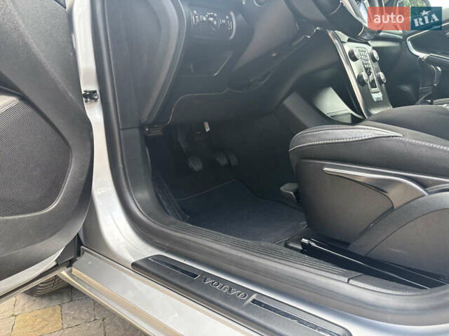 Сірий Вольво V40, об'ємом двигуна 1.6 л та пробігом 228 тис. км за 10990 $, фото 77 на Automoto.ua