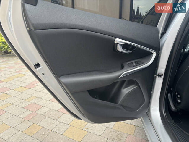 Сірий Вольво V40, об'ємом двигуна 1.6 л та пробігом 228 тис. км за 10990 $, фото 119 на Automoto.ua