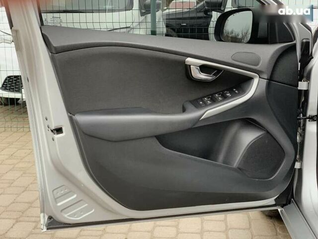 Серый Вольво В40, объемом двигателя 1.6 л и пробегом 272 тыс. км за 10000 $, фото 22 на Automoto.ua