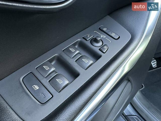 Сірий Вольво V40, об'ємом двигуна 1.56 л та пробігом 192 тис. км за 11250 $, фото 88 на Automoto.ua