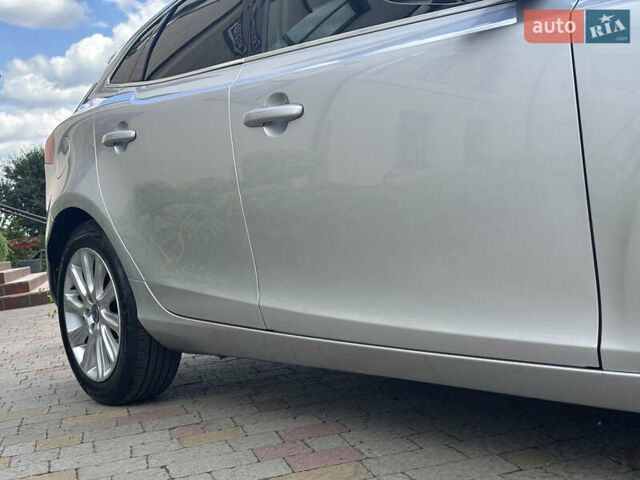 Сірий Вольво V40, об'ємом двигуна 1.6 л та пробігом 228 тис. км за 10990 $, фото 32 на Automoto.ua