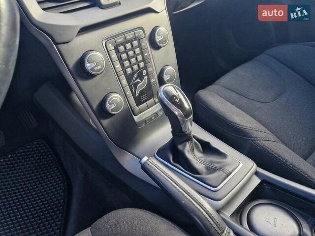 Вольво В40 2014 в Николаеве на Automoto.ua Серый Вольво В40, объемом двигателя 1.6 л и пробегом 142 тыс. км за 12699 $, фото 25 на Automoto.ua