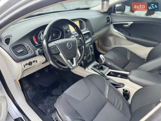Серый Вольво В40, объемом двигателя 1.6 л и пробегом 220 тыс. км за 9950 $, фото 45 на Automoto.ua