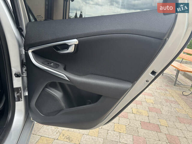 Сірий Вольво V40, об'ємом двигуна 1.6 л та пробігом 228 тис. км за 10990 $, фото 132 на Automoto.ua