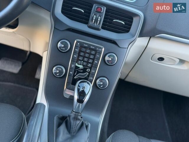 Сірий Вольво V40, об'ємом двигуна 1.56 л та пробігом 140 тис. км за 11200 $, фото 29 на Automoto.ua