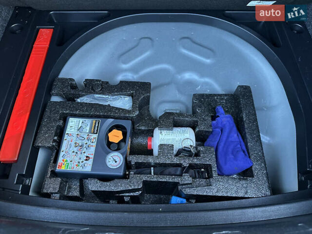 Сірий Вольво V40, об'ємом двигуна 1.56 л та пробігом 192 тис. км за 11250 $, фото 154 на Automoto.ua