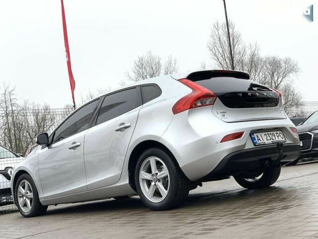 Серый Вольво В40, объемом двигателя 1.6 л и пробегом 272 тыс. км за 10000 $, фото 17 на Automoto.ua