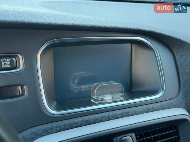 Сірий Вольво V40, об'ємом двигуна 1.56 л та пробігом 140 тис. км за 11200 $, фото 46 на Automoto.ua