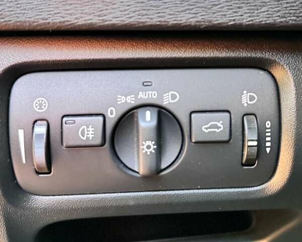 Серый Вольво В40, объемом двигателя 1.56 л и пробегом 204 тыс. км за 11000 $, фото 23 на Automoto.ua