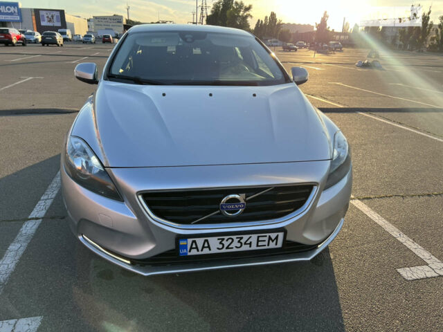 Сірий Вольво V40, об'ємом двигуна 2 л та пробігом 297 тис. км за 10000 $, фото 5 на Automoto.ua