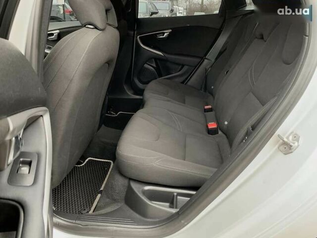 Серый Вольво В40, объемом двигателя 1.6 л и пробегом 272 тыс. км за 10000 $, фото 27 на Automoto.ua