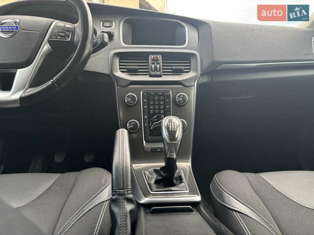 Сірий Вольво V40, об'ємом двигуна 1.6 л та пробігом 228 тис. км за 10990 $, фото 101 на Automoto.ua