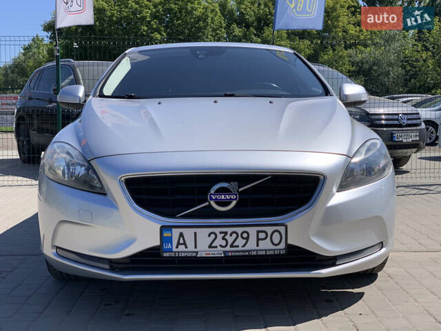 Сірий Вольво V40, об'ємом двигуна 1.6 л та пробігом 272 тис. км за 10000 $, фото 3 на Automoto.ua