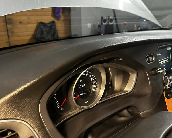 Серый Вольво В40, объемом двигателя 1.56 л и пробегом 195 тыс. км за 11000 $, фото 7 на Automoto.ua