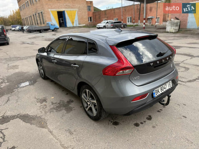 Сірий Вольво V40, об'ємом двигуна 2 л та пробігом 175 тис. км за 11500 $, фото 5 на Automoto.ua
