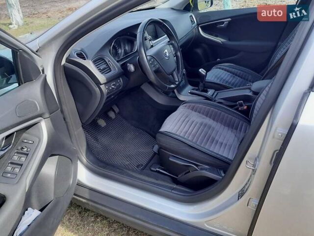 Сірий Вольво V40, об'ємом двигуна 1.56 л та пробігом 223 тис. км за 13500 $, фото 17 на Automoto.ua
