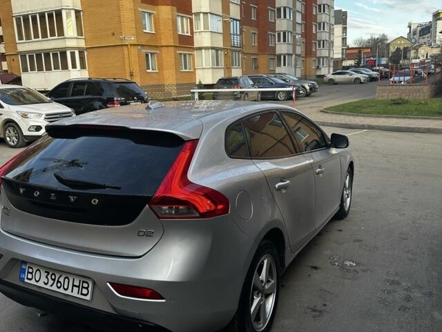 Серый Вольво В40, объемом двигателя 1.6 л и пробегом 195 тыс. км за 11000 $, фото 3 на Automoto.ua