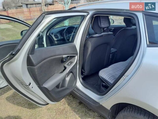 Сірий Вольво V40, об'ємом двигуна 1.56 л та пробігом 223 тис. км за 13500 $, фото 8 на Automoto.ua