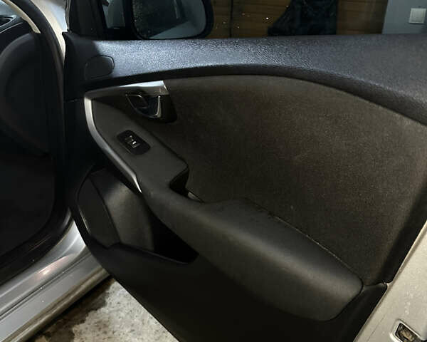 Серый Вольво В40, объемом двигателя 1.56 л и пробегом 195 тыс. км за 11000 $, фото 12 на Automoto.ua