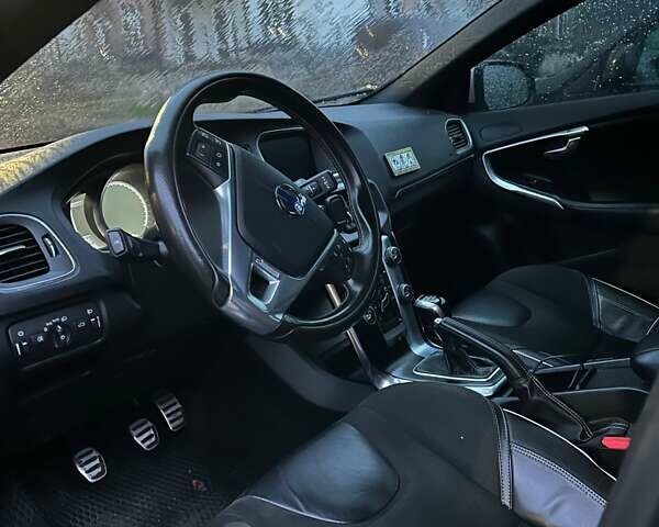 Серый Вольво В40, объемом двигателя 1.98 л и пробегом 265 тыс. км за 10500 $, фото 3 на Automoto.ua